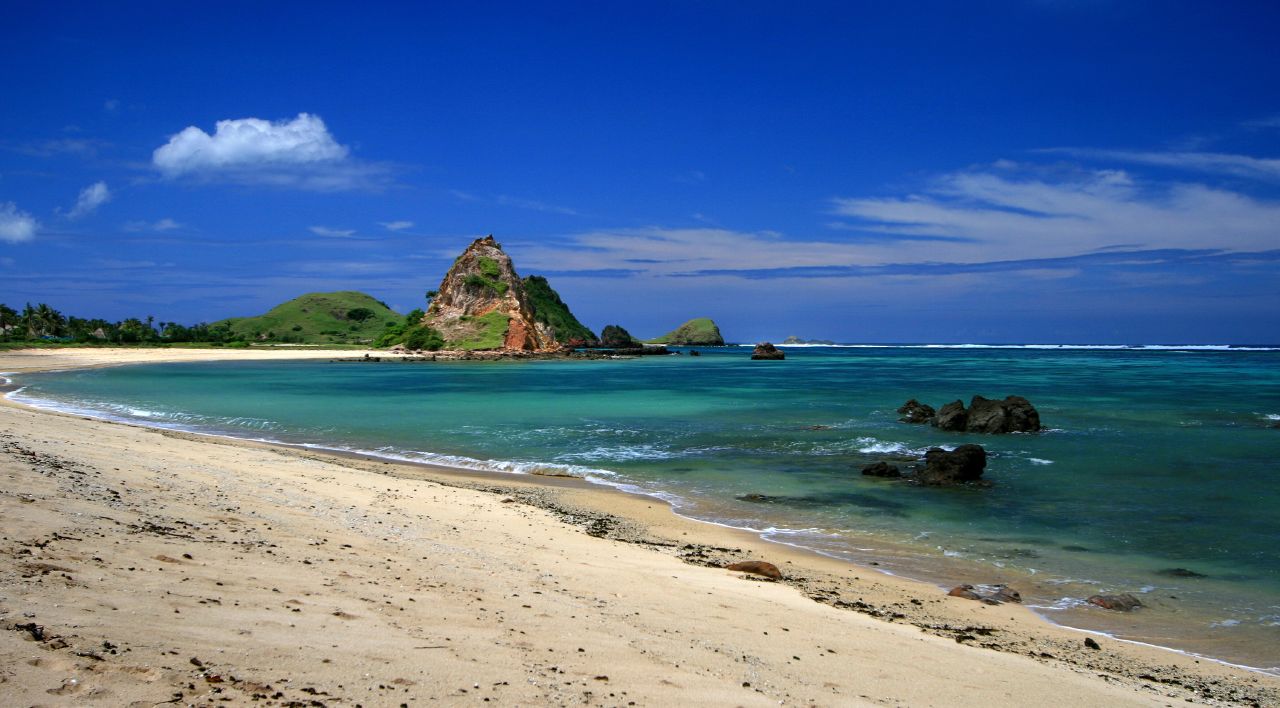 Senggigi , Keindahan Alam Pulau Lombok Yang Mendunia - Wisata House