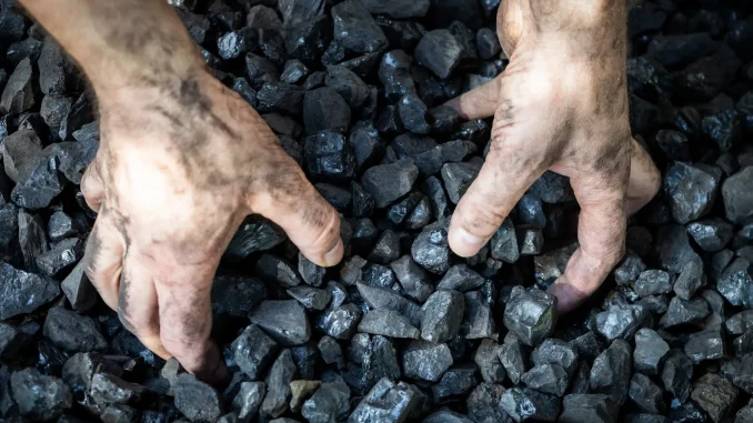 Harga_Batu_Bara_Turun_Laba_dan_Pendapatan_ITMG_Ikut_Tertekan,_Ambles